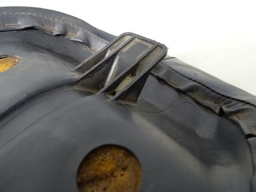 1985 Honda VF500C Magna V30 Seat - Picture 10 of 12