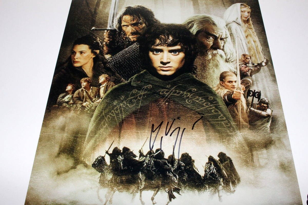 VIGGO MORTENSEN SIGNED LORD OF THE RINGS 12x18 MOVIE POSTER