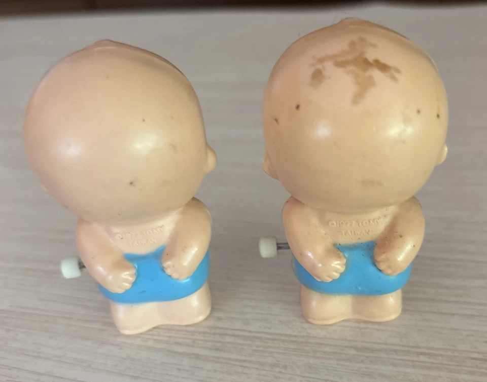 Par de cuerdas de juguete Tomy 1977 bebé caminando niño pequeño Foto 2 de 2