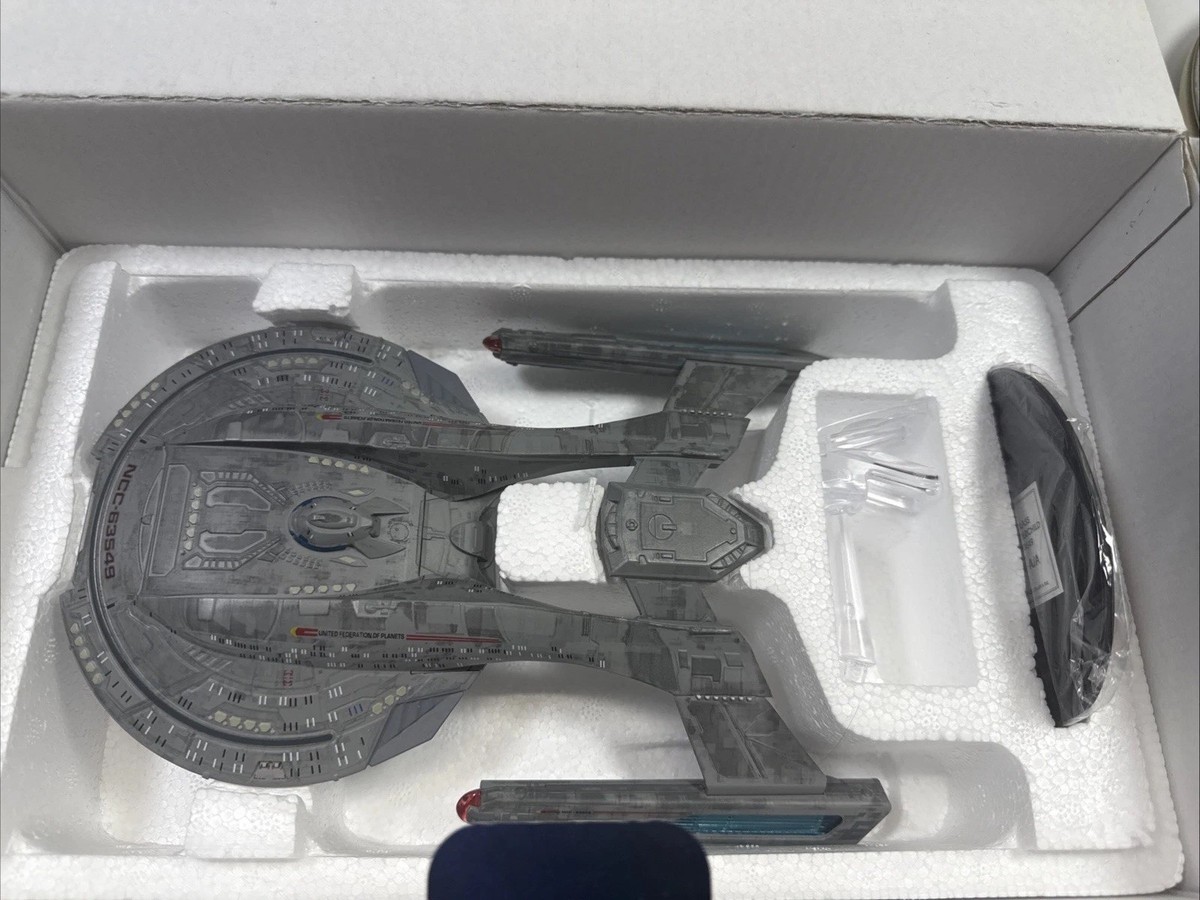 Star Trek Akira Class USS Thunderchild NCC 63549 XL Eaglemoss