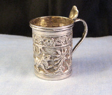 ANTIQUE ANGLO INDIAN SILVER SMALL CUP PICTORIAL w/ FISH SNAKE CAT & DHOLE DOG
