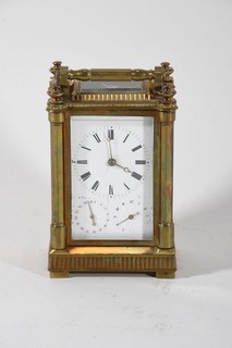 O72G49 Antiker Offiziersreisewecker Reiseuhr wohl Wien Messing Glas 19.Jh