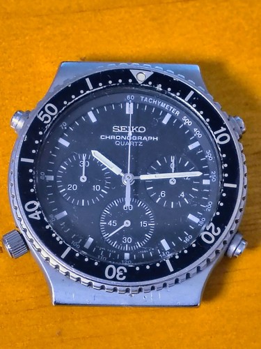 Seiko Chronograph 7A28-7040 Vintage Révision Argent Noir Quartz Montre Hommes - Photo 2 sur 6
