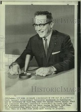 Foto de prensa de 1965 foto de archivo del profesor Richard Hall habla en Washington