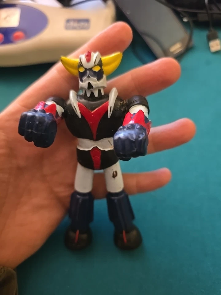 Robot in gomma Goldrake Toei Dynamic Pictural 1978 misura 14 cm - Goldorak  - Immagine 2 di 4