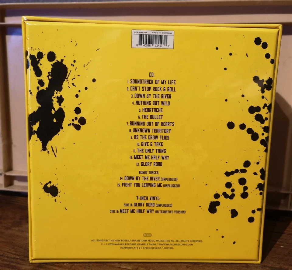 The New Roses – Nothing But Wild CD Boxset + 7" Single Flag plus chain Hard Rock - Bild 2 von 4