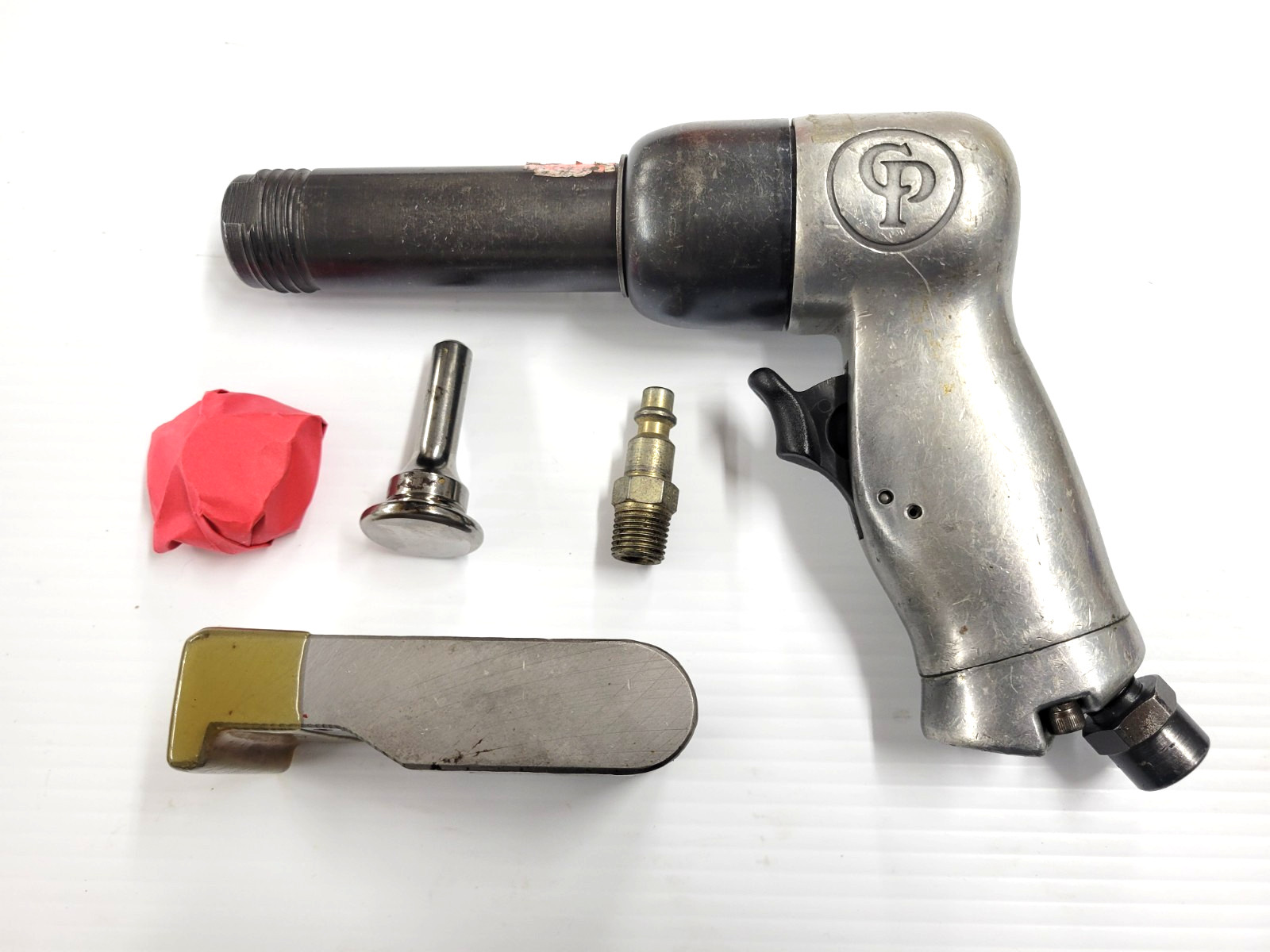 Surplus Chicago Pneumatic 4x Rivet Gun Kit with Ergonomic Grip 002
