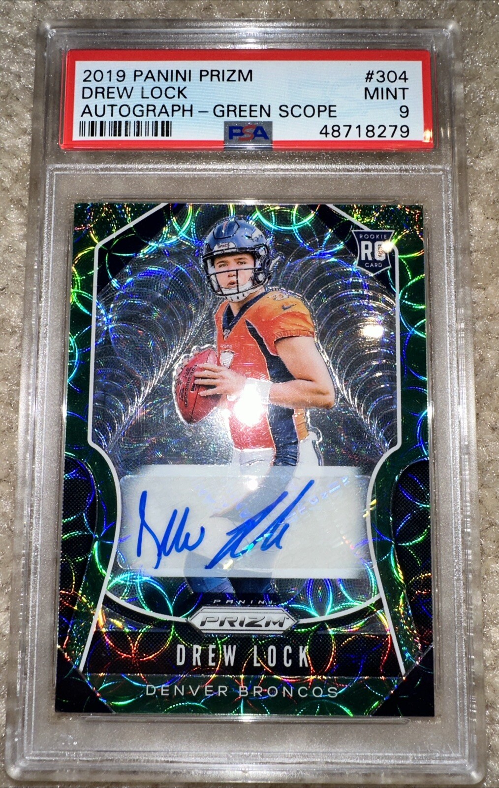 2019 Panini Prizm Drew Lock RC Auto #304 Seahawks! RC Green Scope 60/75 - PSA 9