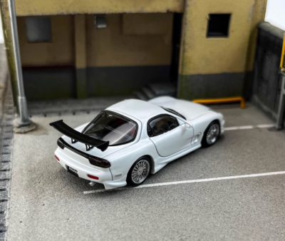 Mortal 1:64 White RX-7 FD Veilside Sports Model Diecast
