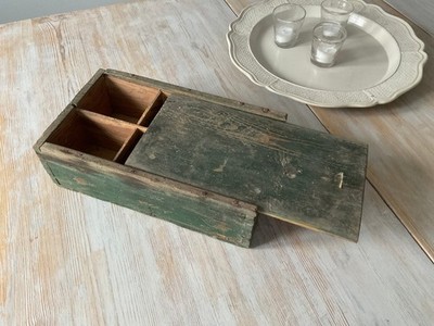 Alte antike Gewürzkiste aus Holz   grün patiniert   6 Fächer   Schiebedeckel