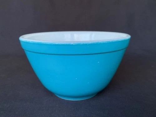 Vintage PYREX 401 Primary Blue 1.5 Pt Mixing Bowl Milk Glass USA Ovenware