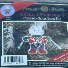 Mill Hill Holiday Ornaments V Counted Glass Bead Kit Christmas Kitty Cat NEW