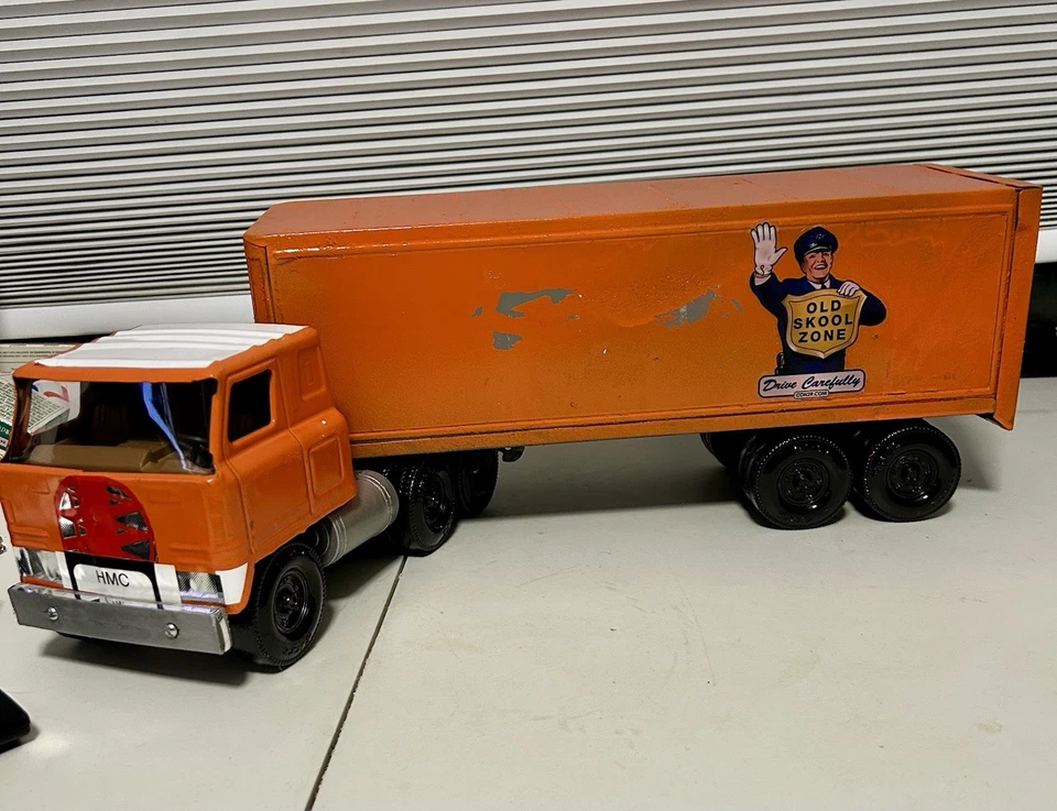 Vintage ERTL Allied Int Semi Trailer STK4400 Orange pressed steel -  1975 - Image 3 of 4