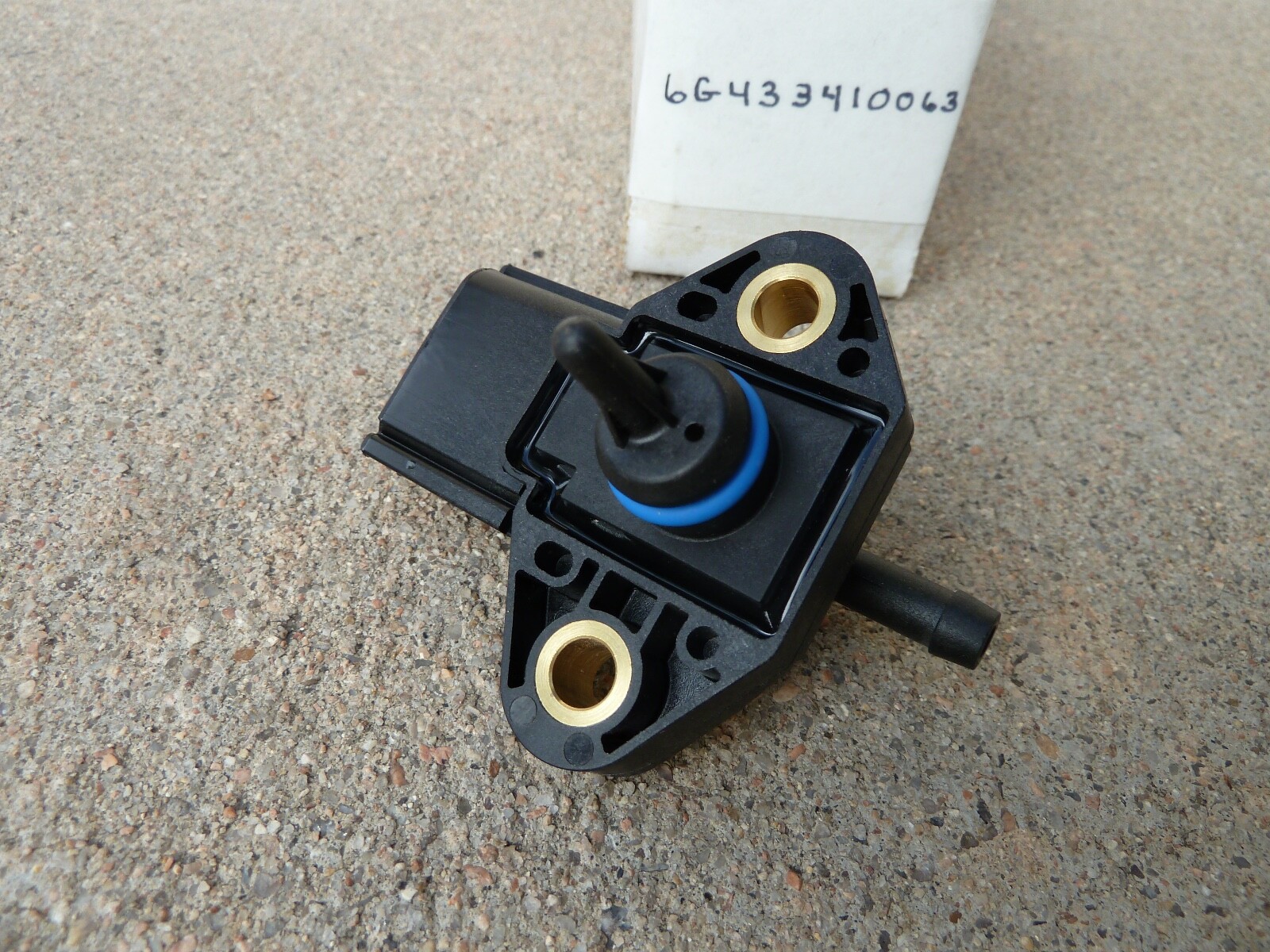 2004-2012 Aston Martin DB9 DBS Rapide Vantage fuel injection pressure sensor