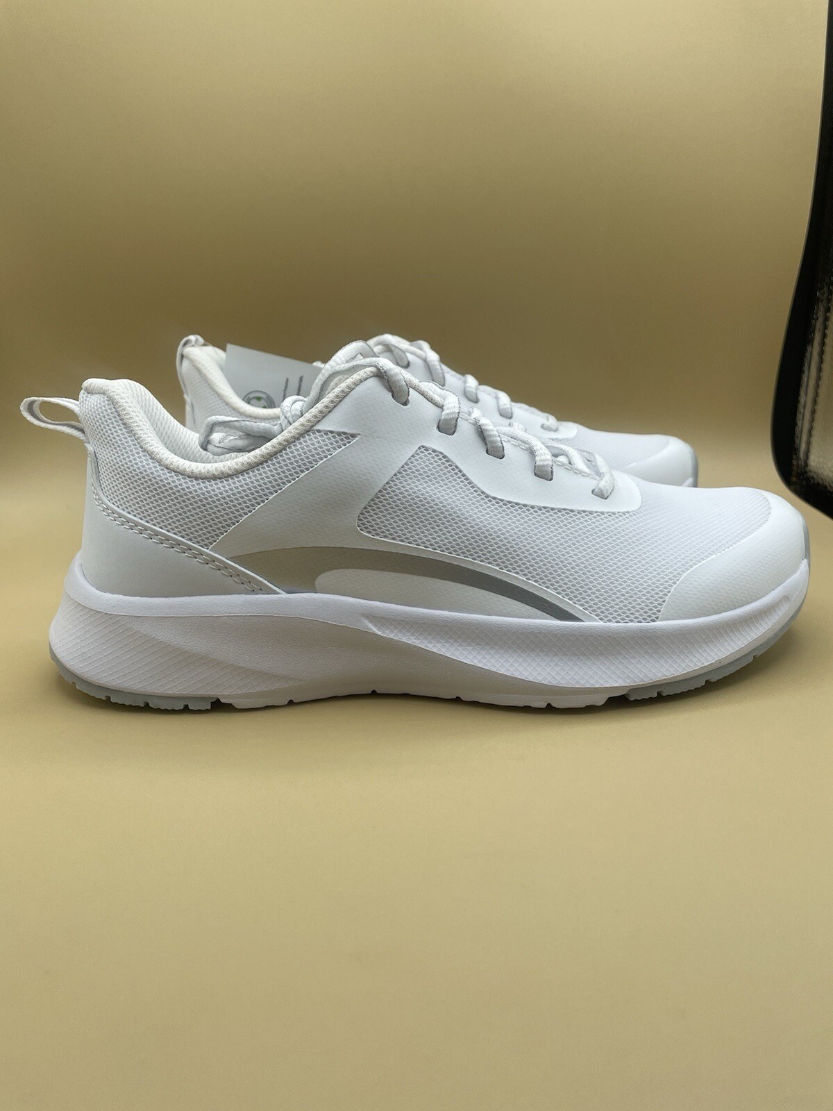 Sz 6.5 Women’s Athletic Works Lifestyle Jogger White Running Training Shoes NEW