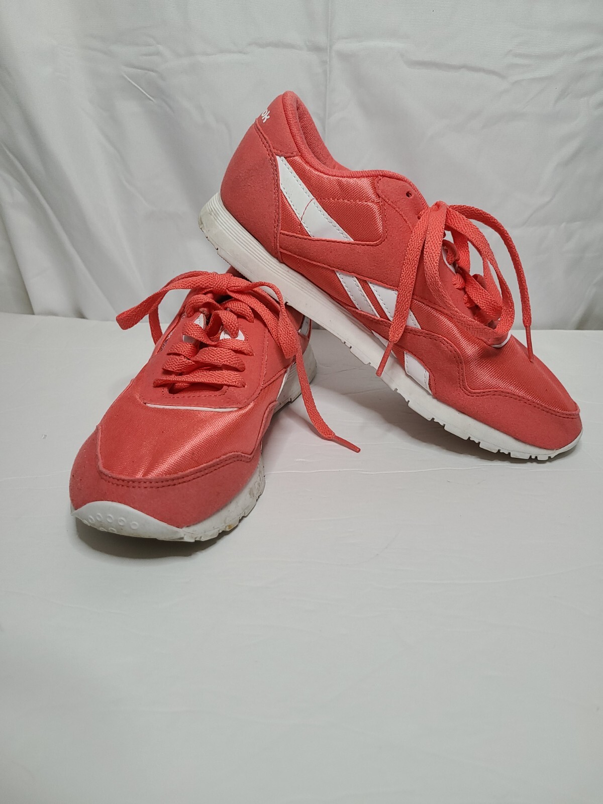 Reebok Classic Shoes Womens 8.5 Salmon Suede Lace Up Athletic Retro Running
