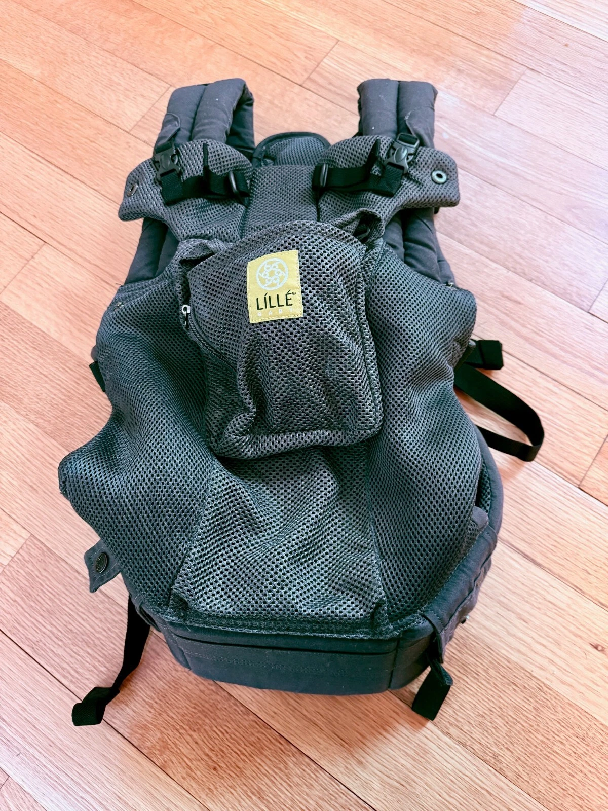 Lillebaby Complete Airflow Charcoal Grey 6 in 1 Baby Carrier - Great Condition