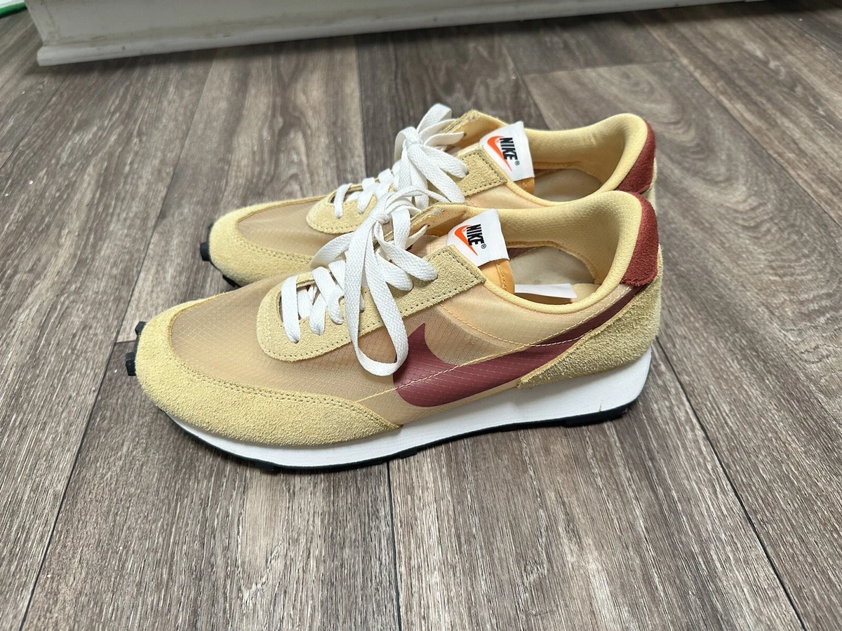 Nike daybreak sp best sale gold
