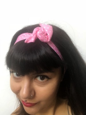 Bandeau Rigide Foulard Rockabilly - Rose à Pois Noirs - Cordon Malléable Fin