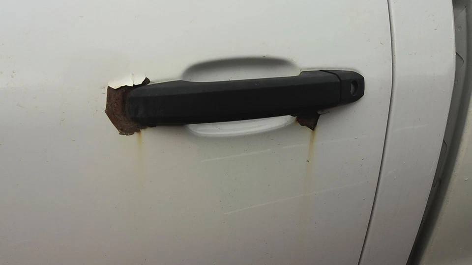 14 GMC SIERRA 1500 Front Door Rust Around Handle. Driver Leftsummit White Foto 3 de 3