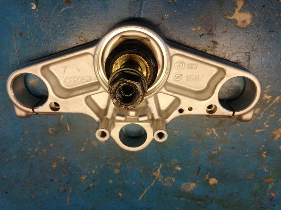 BMW K 1200 RS 31422333384 PIASTRA SUPERIORE FORCELLA K41 00 - 05 UPPER FORK PLAT - Immagine 2 di 3