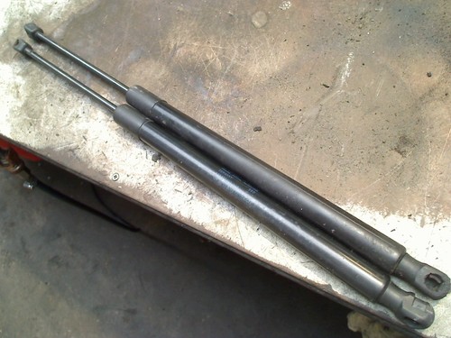 GASDRUCKFEDERN SET HINTEN Volkswagen Golf VII Variant (AUVV) 2017 5G9827550