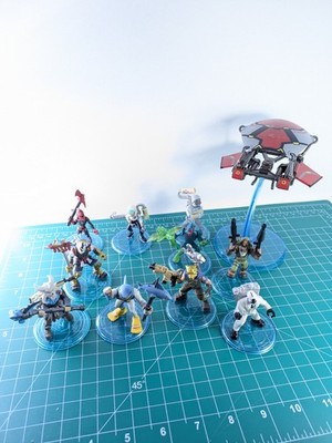 Epic Games Fortnite Battle Royale 2'' Mini Figure Lot W/ Stands & Weapons 