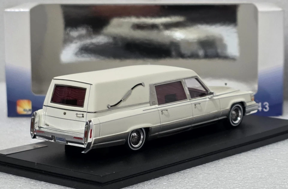 Cadillac Eureka Concours Brougham Hearse 1991 White 1:43 GLM 43100302 RARE!! - Image 3 of 4
