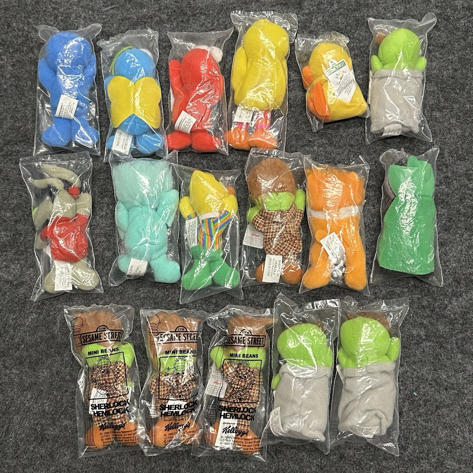 The Sesame Street Mini Beans 4" Kellogg's ALL 17 NEW IN PACKAGE!!