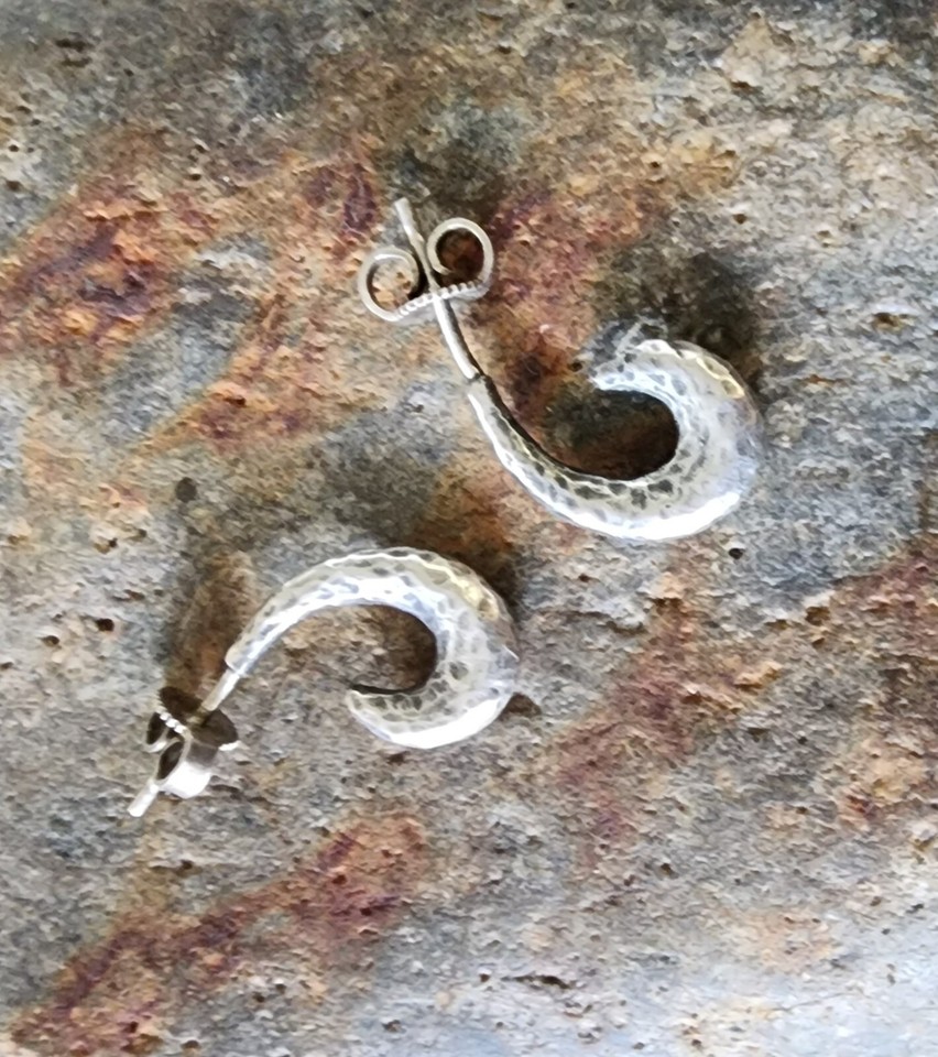 Retired James Avery Hammered Hoop Earrings Neat! Sterling Silver 3.31