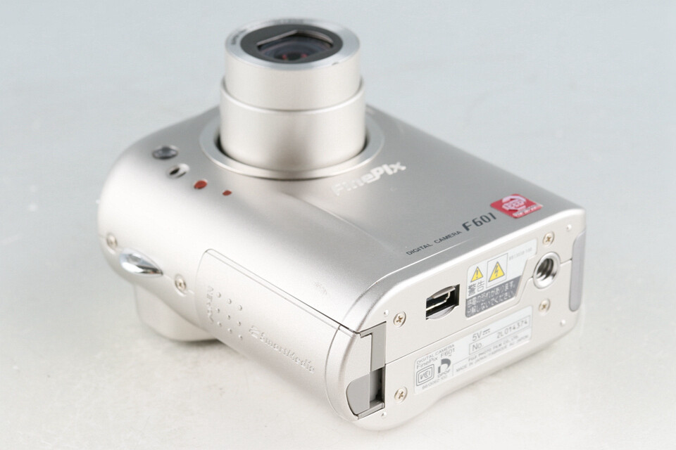 Fujifilm Finepix F601 Digital Camera With Box *Japanese Fujifilm Finepix F601 Digital Camera With Box *Japanese