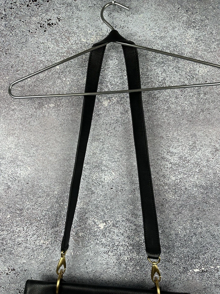 Bolso de hombro de cuero con asa con logotipo de metal grande BOGNER para mujer Foto 2 de 4