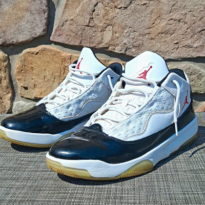 Jordan Air Jordan Max Aura 2 US M 11 White/Black/Gym Red Mids Lace Up CK6636-102