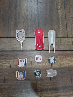 (7) Golf Ball Marker Lot (Evnroll TaylorMade Bushwood CC) and (3) Divot Repair
