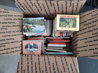 BOX LOT (100 ) ASSORTED FOREIGN MINI POSTCARD FOLDERS /BOOKLETS