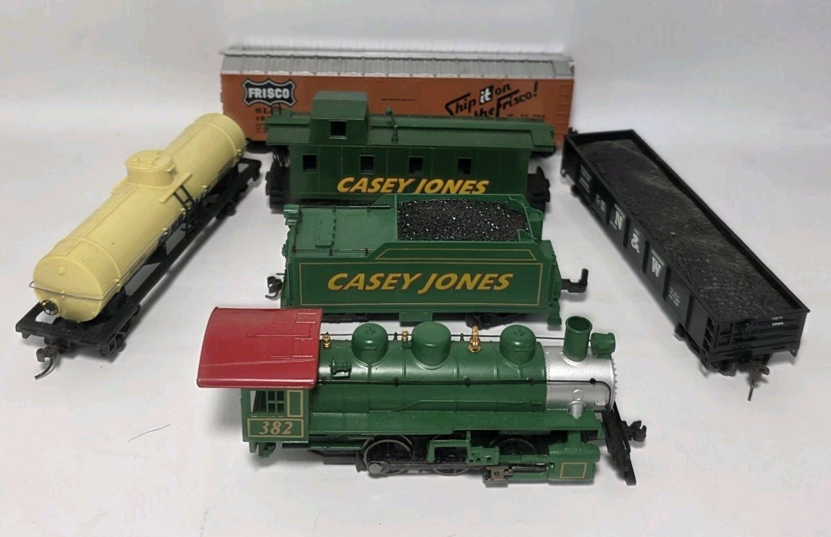 Bachman Casey Jones Train Engine & Cars EZ Track HO Scale Suburban