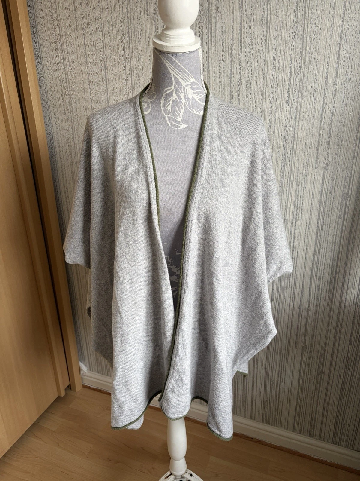 WHITE STUFF Ladies Knitted Poncho Style Cardigan One Size Grey Green Trim