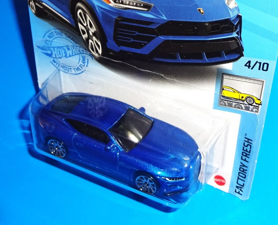 Hot Wheels Factory Board Error 2020 Jaguar F-Type Blue on '17 URUS Blue Board Foto 3 de 4