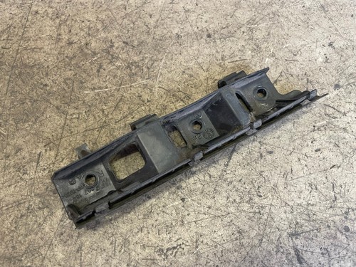Stoßstangenhalter vorne rechts VW Passat 3C Führungsprofil Halter 3C0807184