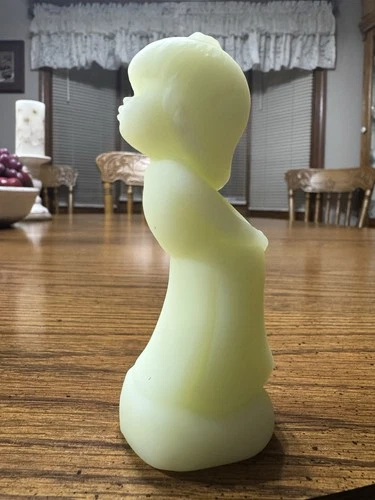 Vintage Fenton Uranium Custard Kissing Cousins Figurine Girl Only HTF Rare Glow