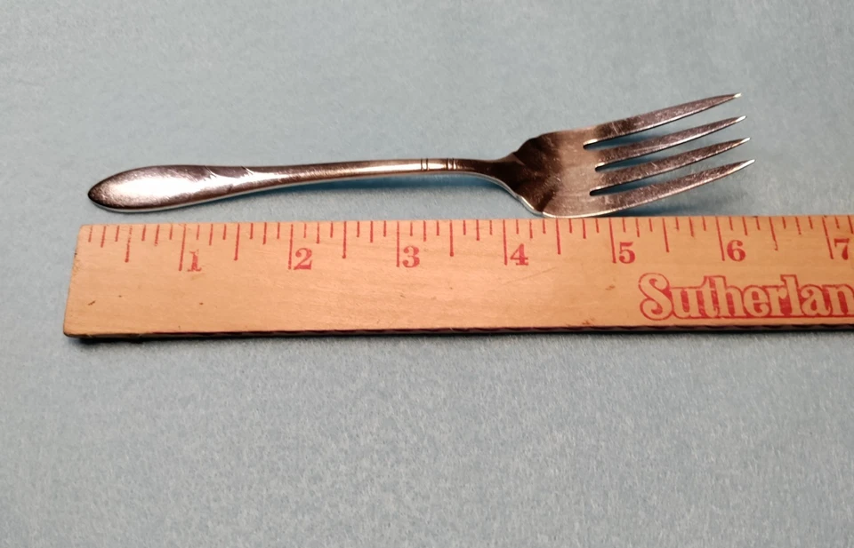 Plato de plata Oneida, tenedor de ensalada Lady Hamilton 6 1/4" Foto 3 de 3