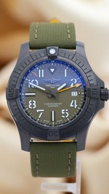 Breitling Avenger GMT 45mm Automatik V32395 Original Papiere + Box