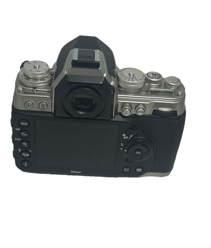 Nikon Df 16.2 MP DSLR Silver Camera; Body Only - Picture 2 of 7