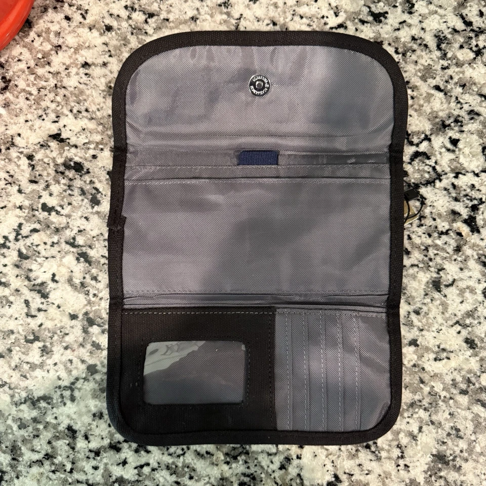 KAVU Mondo Spender Tri-fold Wallet Clutch Black Canvas One Size Travel Organizer - Imagem 3 de 4