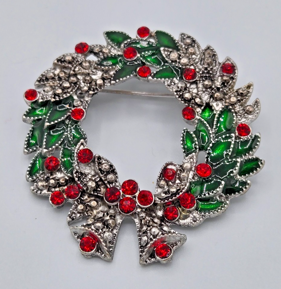 Vintage Kenneth Cole KC Christmas Wreath Brooch Green Enamel Red Rhinestone Pin