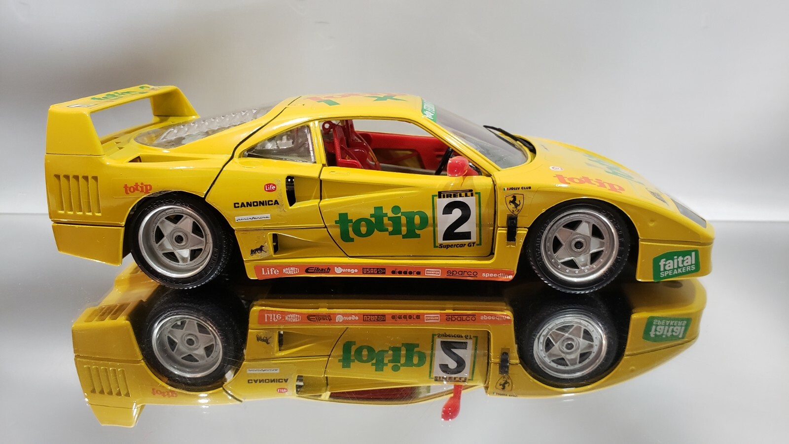 ブラーゴフェラーリジャロモデナスピリットferrari f40 1987