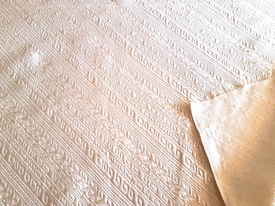 Tissus Ameublement en satin gaufré -83 cmx 80 cm - Photo 2/3