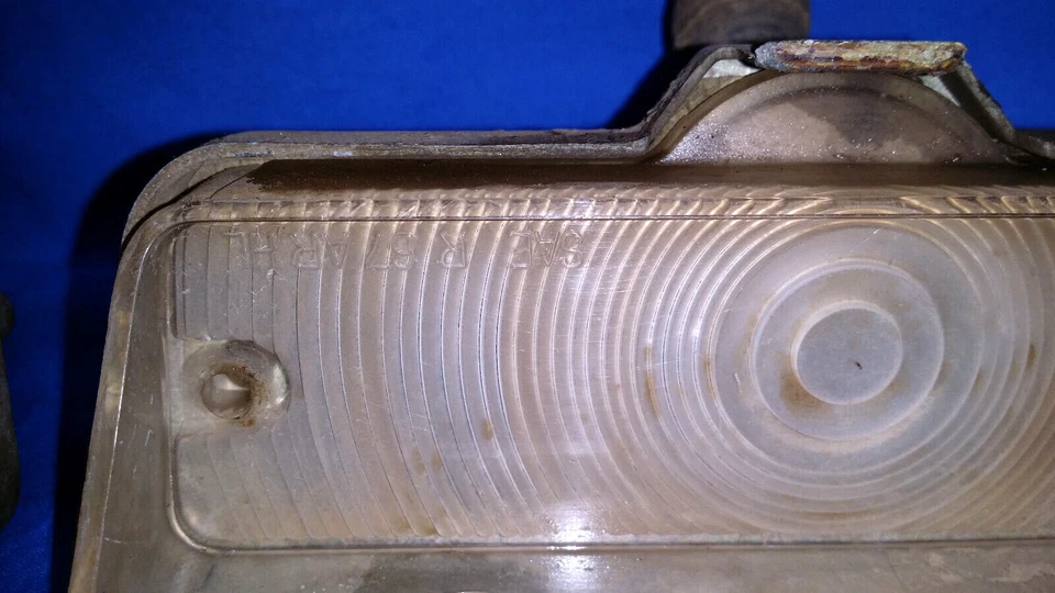 Par de carcasas de lámparas de estacionamiento AMC 1967-1970 3576762 Foto 4 de 4