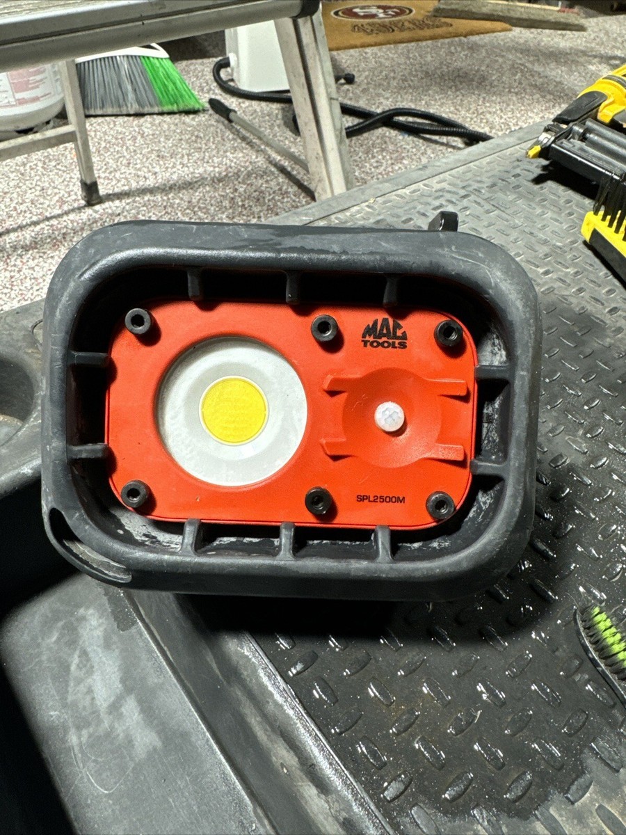 Mac Tools SPL2500M 2500 Lumen Rechargeable Area Led Work Light in