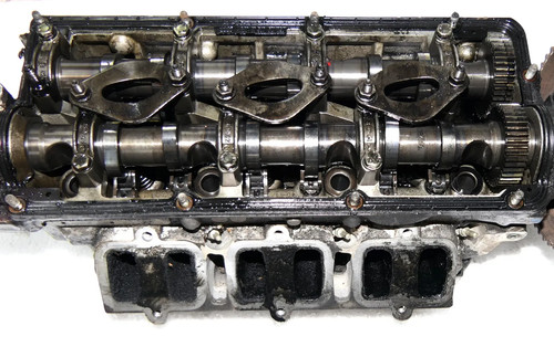 VW Passat 3BG Zylinderkopf Kopf Nockenwelle 2,5 TDI 132kw 180PS BDG rechts